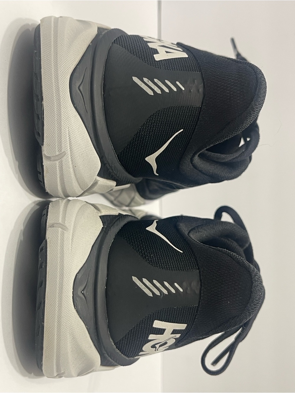 Hoka One One Women’s Black with White Sole Arahi 5 Stability Running Shoes Size8 - Picture 6 of 9